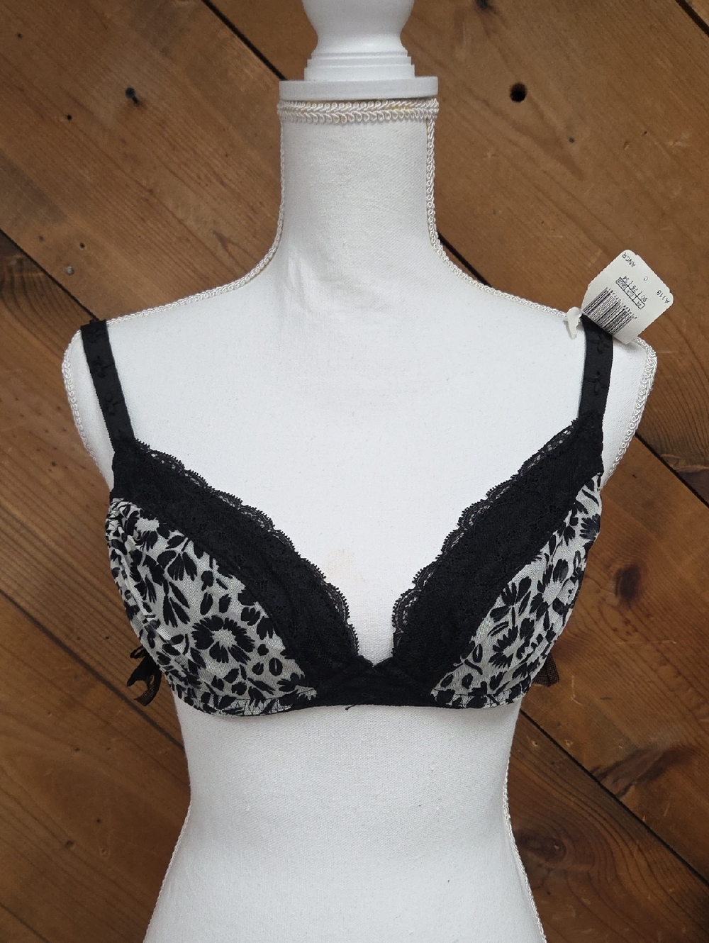 NWT Aubade Floral Lace Trim Bra - Black and Gray.  34C